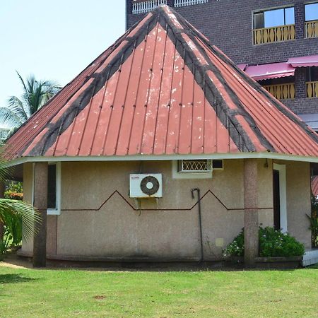 Adrien Beach Hotel Kribi Bagian luar foto