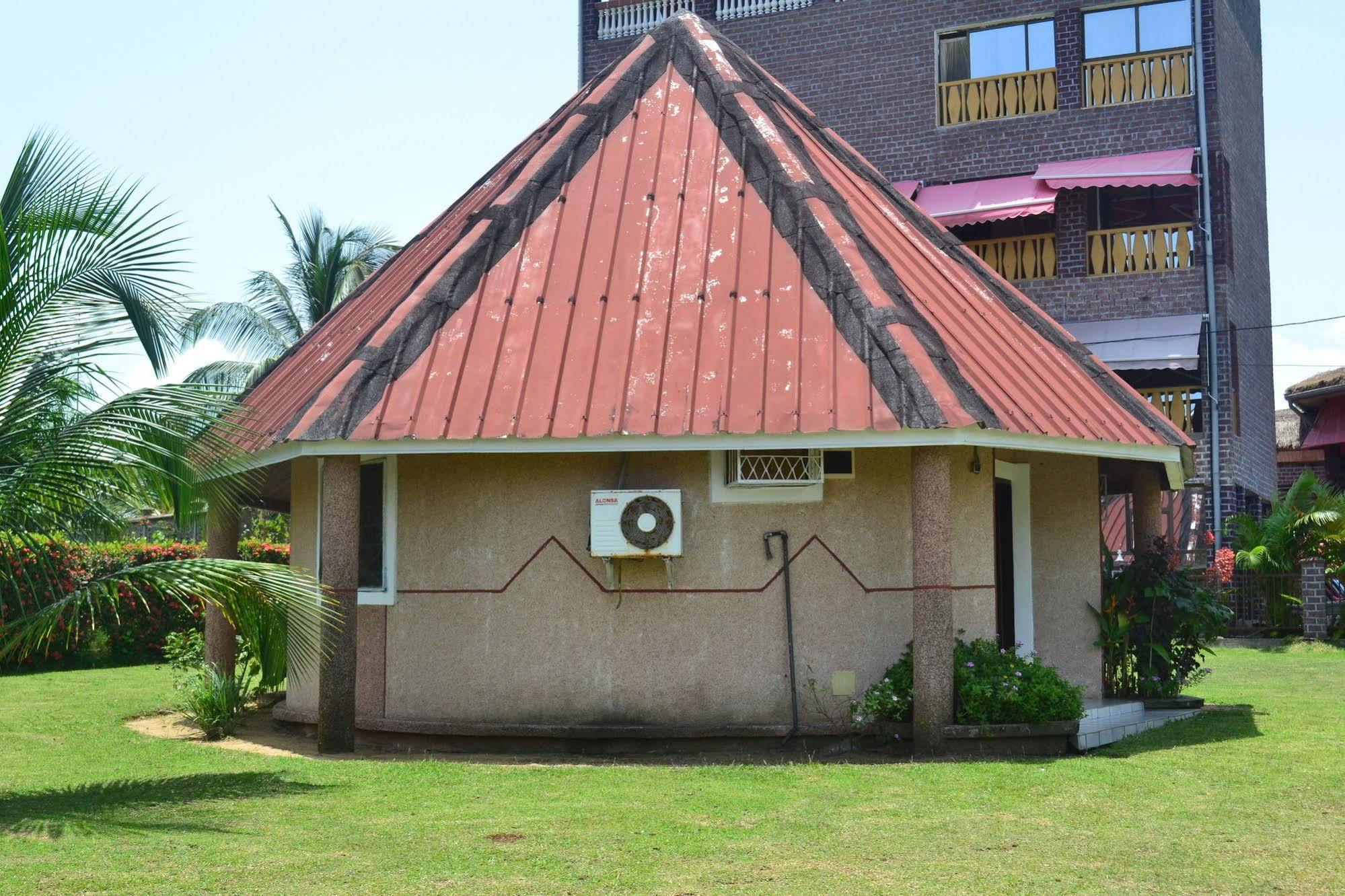 Adrien Beach Hotel Kribi Bagian luar foto